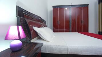 4 bedrooms, Select Comfort beds, in-room safe, blackout curtains