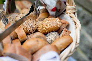 Daily buffet breakfast for a fee - Hotel & Restaurant Kleinolbersdorf (Chemnitz)