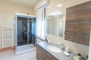 Shower, hair dryer, bathrobes, slippers