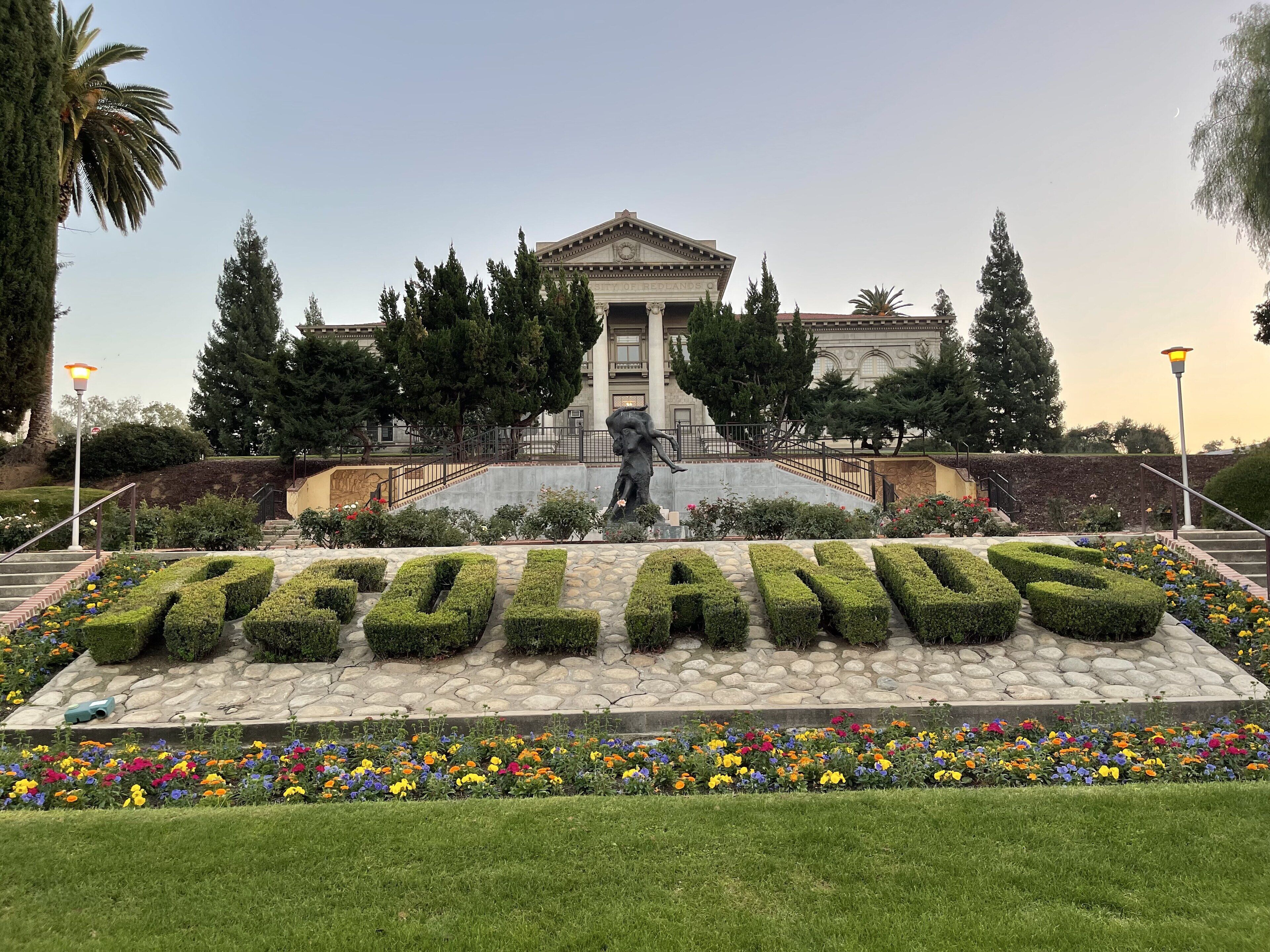 A landscaped area with a statue, a building labeled "REPUBLIC OF", and a sign spelling "REPUBLICANUS".