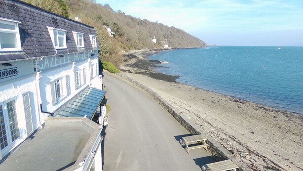 Front of property - Gazelle Hotel (Menai Bridge)