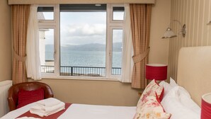 Double Room Annex (Pet Friendly) | Premium bedding, iron/ironing board, bed sheets - Gazelle Hotel (Menai Bridge)