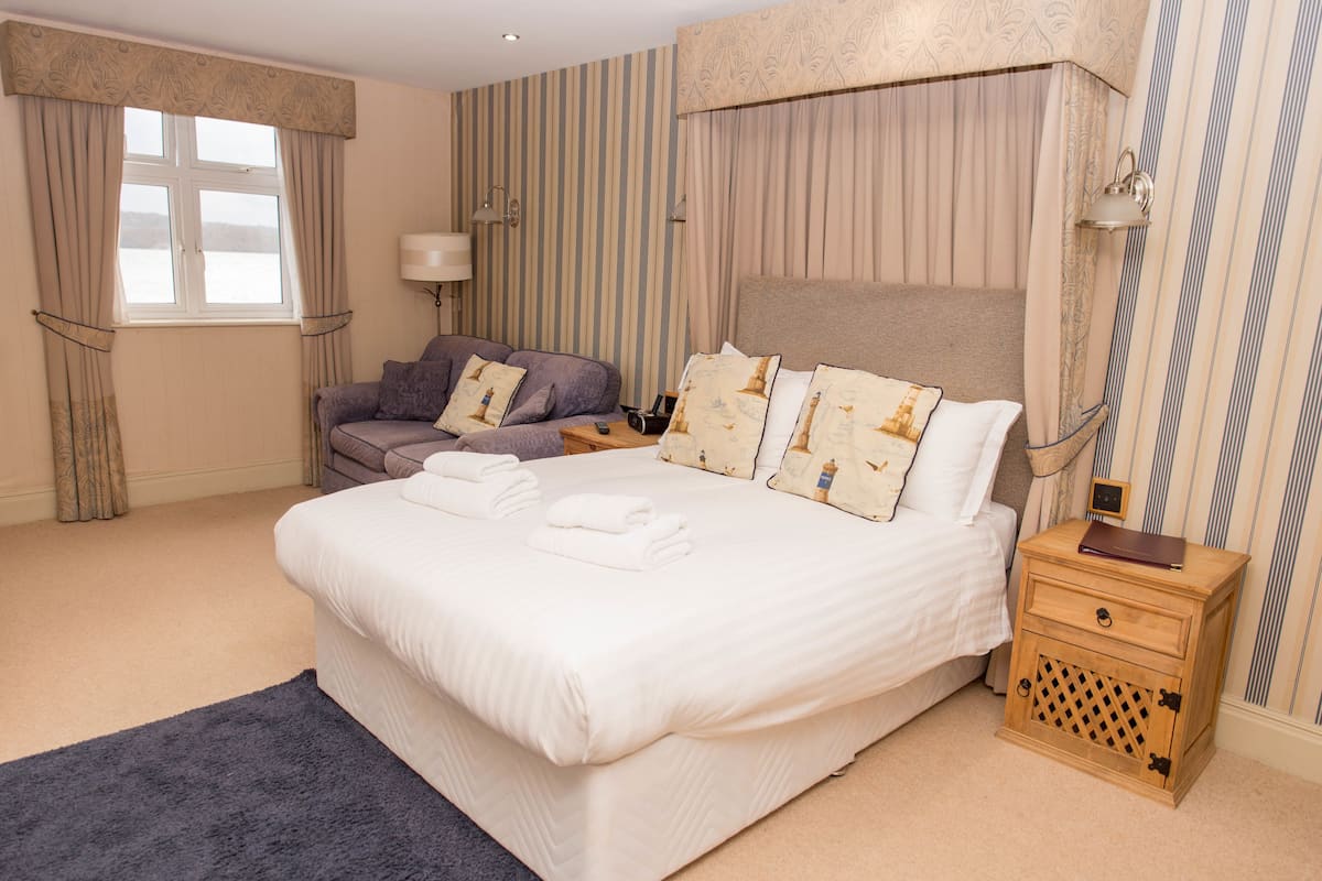 Family Room Annex | Premium bedding, iron/ironing board, bed sheets