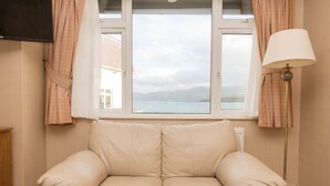 Double Room Annex (Pet Friendly) | Premium bedding, iron/ironing board, bed sheets - Gazelle Hotel (Menai Bridge)