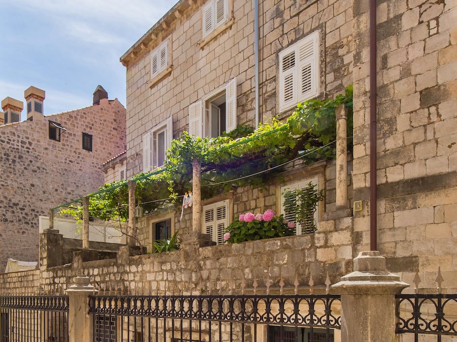 Fachada de la propiedad