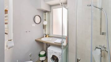 City Apartment, 3 Bedrooms | Bathroom