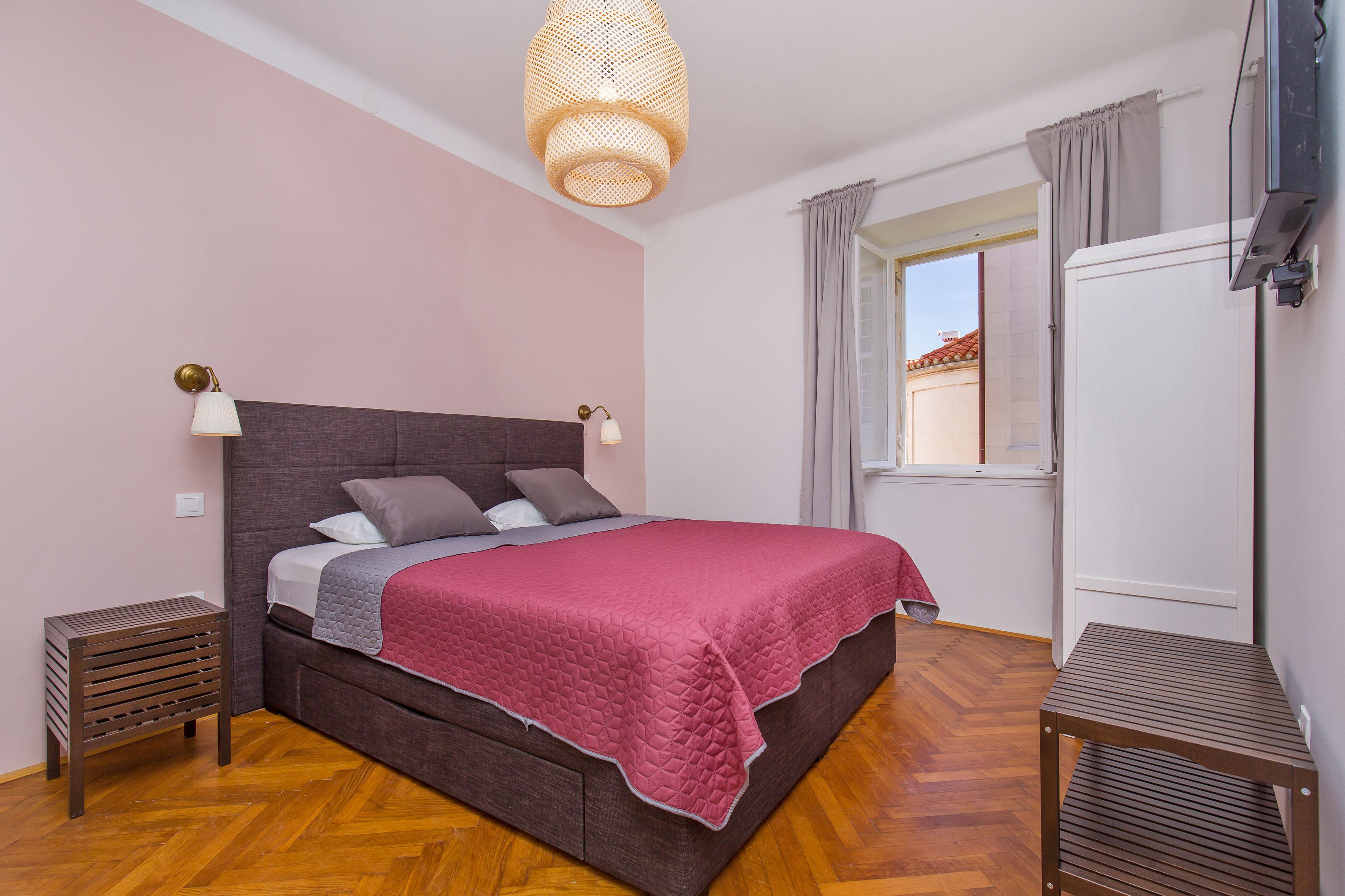 Kaupunkihuoneisto, 3 makuuhuonetta | 2 makuuhuonetta, egyptinpuuvillaiset lakanat, ylelliset vuodevaatteet