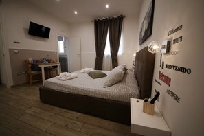 Double Room | Premium bedding, individually furnished, blackout curtains - La Piazzetta (Brindisi)