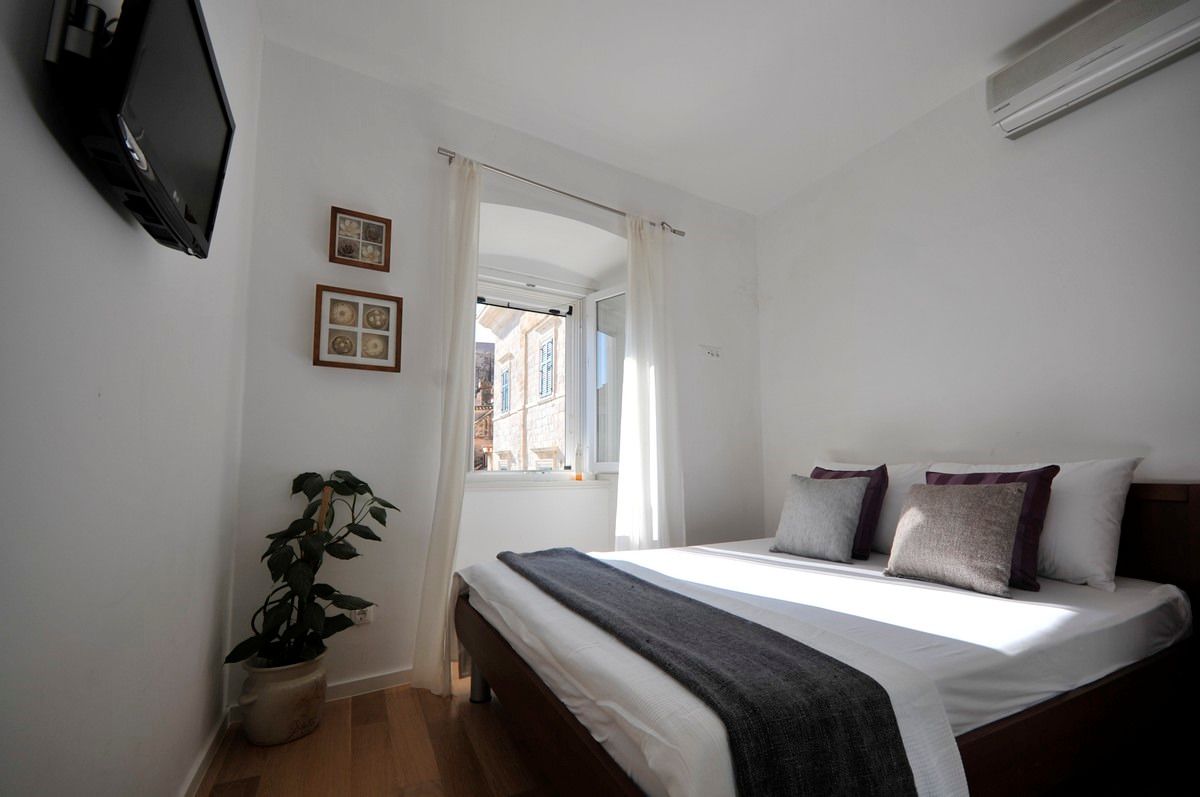 3 habitaciones, ropa de cama de alta calidad y escritorio 