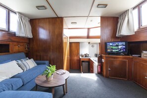 Luxury Boat, 4 bedrooms, 2 bathrooms | Living area | Flat-screen TV - Luxury Boat in Port Forum (Sant Adria de Besos)