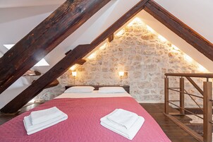 Apartment, 3 Bedrooms | 2 bedrooms, premium bedding, iron/ironing board, free cribs/infant beds