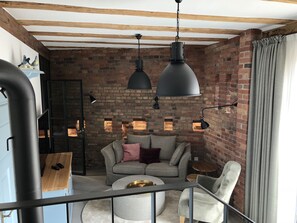 Romantic Loft, 2 Bedrooms, Fireplace, Garden View | Egyptian cotton sheets, premium bedding, pillowtop beds, in-room safe - GRIMM'S LIVING (Kassel)