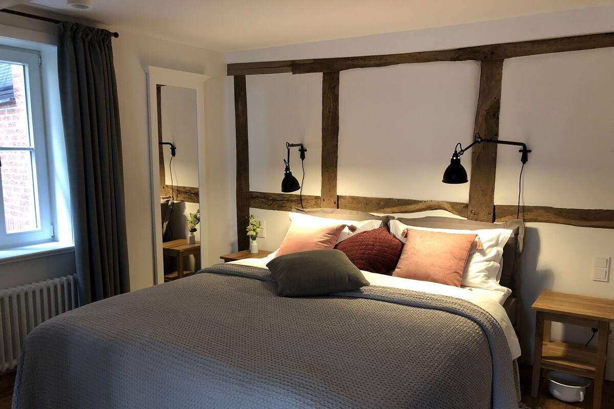 Deluxe Studio Suite, 1 King Bed, City View | Egyptian cotton sheets, premium bedding, pillow-top beds, in-room safe