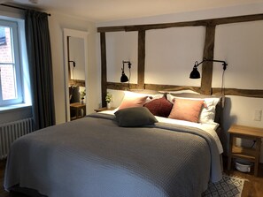 Deluxe Studio Suite, 1 King Bed, City View