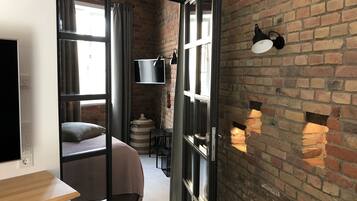 Romantic Loft, 2 Bedrooms, Fireplace, Garden View | Egyptian cotton sheets, premium bedding, pillowtop beds, in-room safe