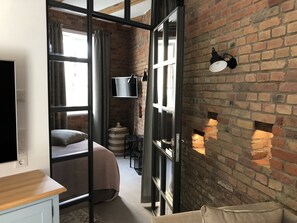 Romantic Loft, 2 Bedrooms, Fireplace, Garden View | Egyptian cotton sheets, premium bedding, pillowtop beds, in-room safe - GRIMM'S LIVING (Kassel)