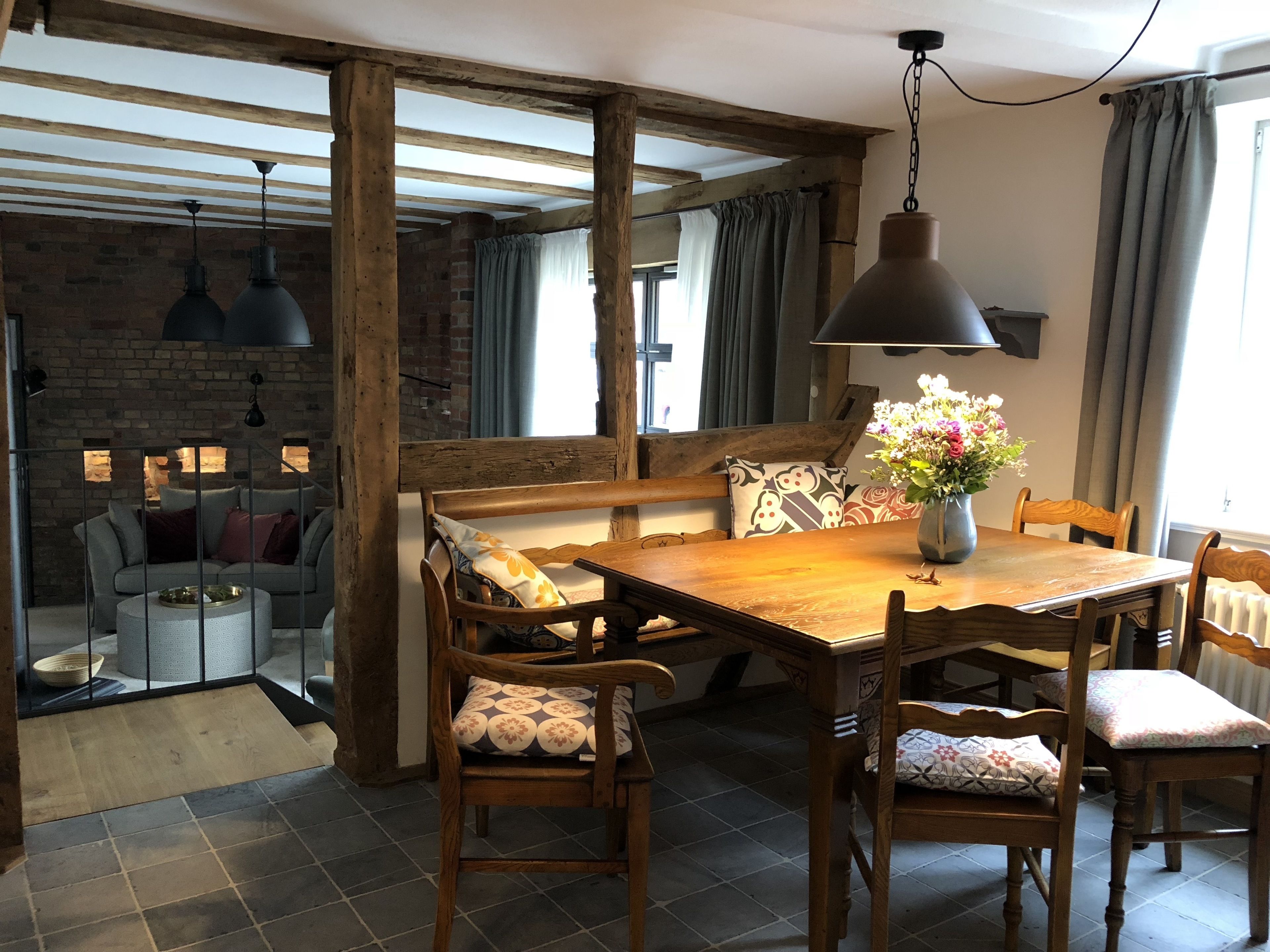 Romantic Loft, 2 Bedrooms, Fireplace, Garden View | In-room dining