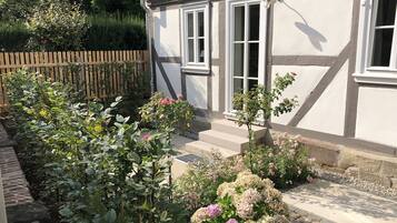 Romantic Studio Suite, Garden View | Terrace/patio