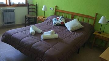 Desk, free WiFi, bed sheets