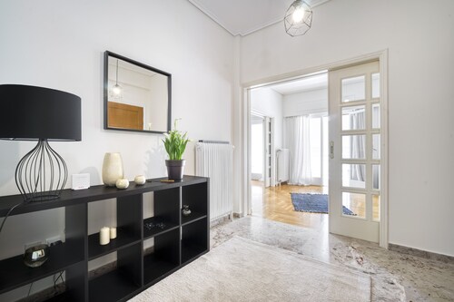 Aphrodite 3 Bedroom Central Apartment