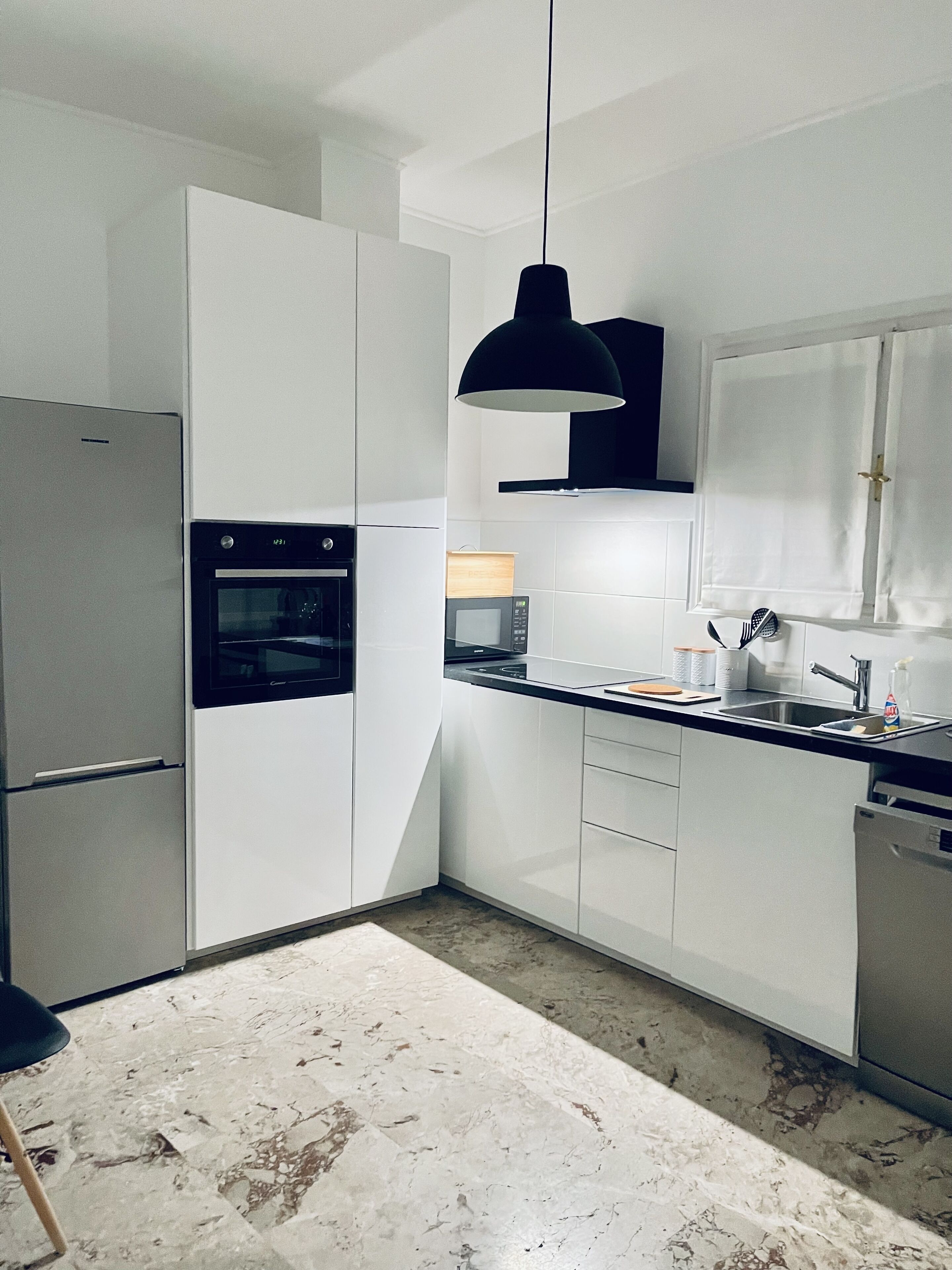 Kühlschrank, Mikrowelle, Ofen, Geschirrspüler