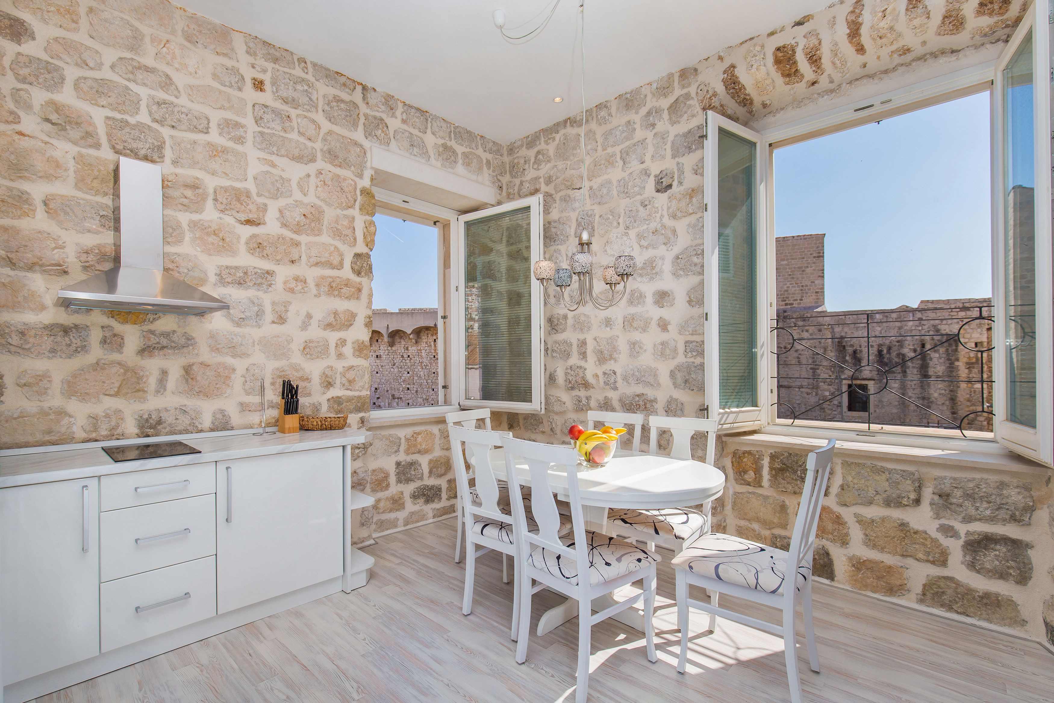 Deluxe Apartment, 1 Bedroom | Pemandangan dari bilik