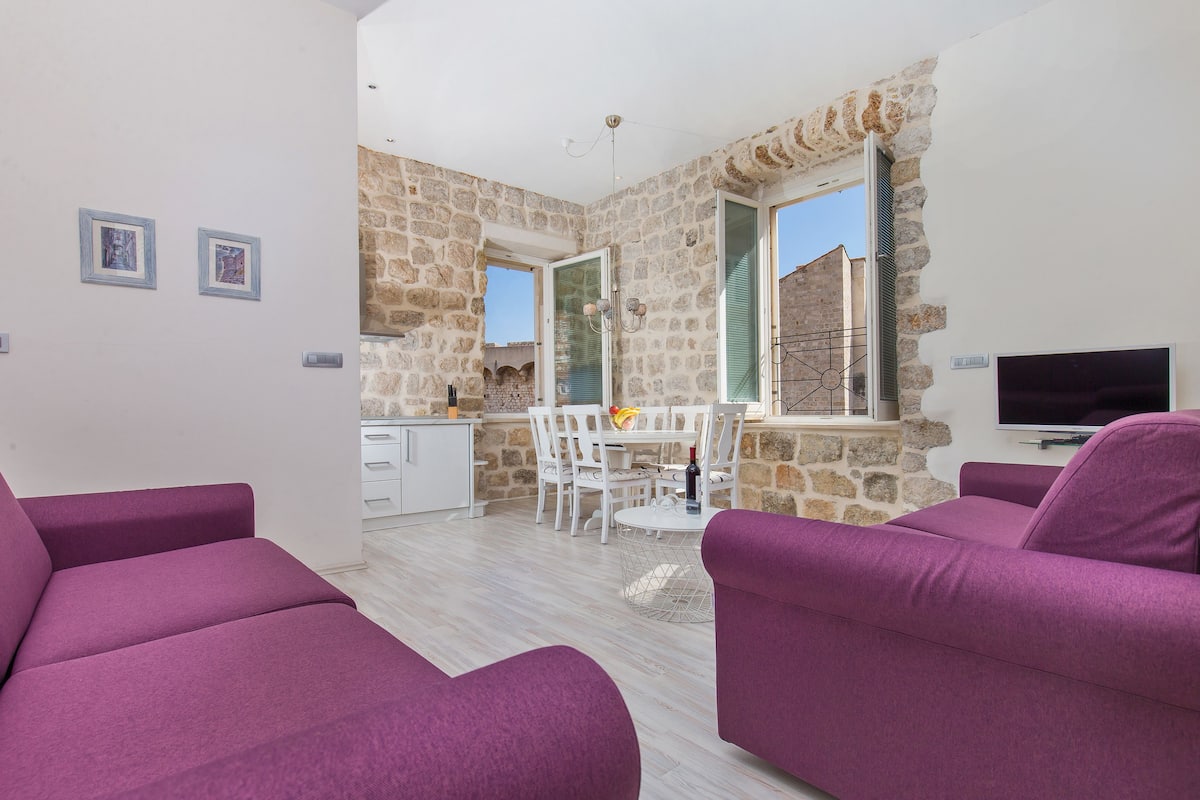 Deluxe Apartment, 1 Bedroom | Living area | TV