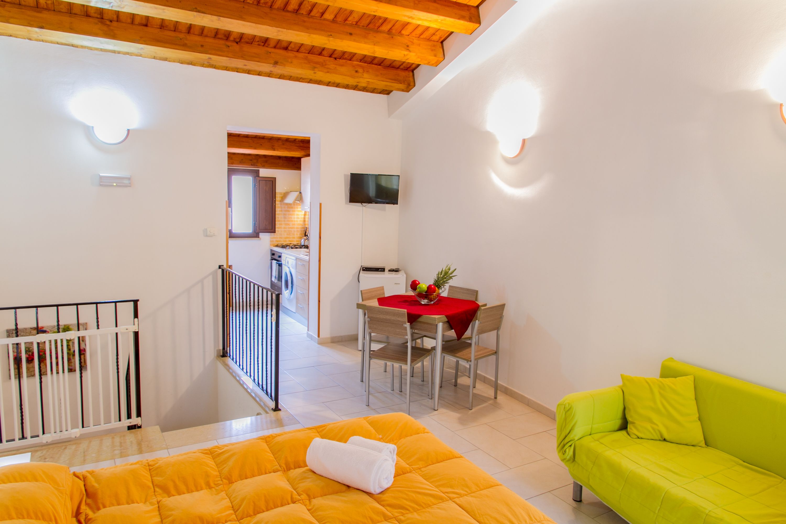 Studio, 1 soverom (Vania C) | Oppholdsområde | En 14-tommers Flatskjerm-TV med digitale kanaler samt TV