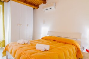 Studio, 1 Bedroom (Vania C) | 1 bedroom, soundproofing, iron/ironing board, free WiFi - Case Vacanze Zio Pasquale (Cefalù)