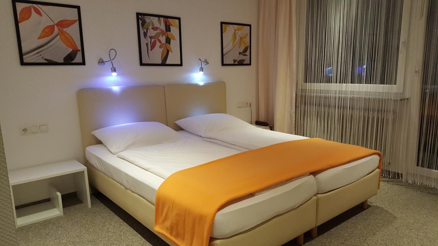 desk, free wifi, bed sheets