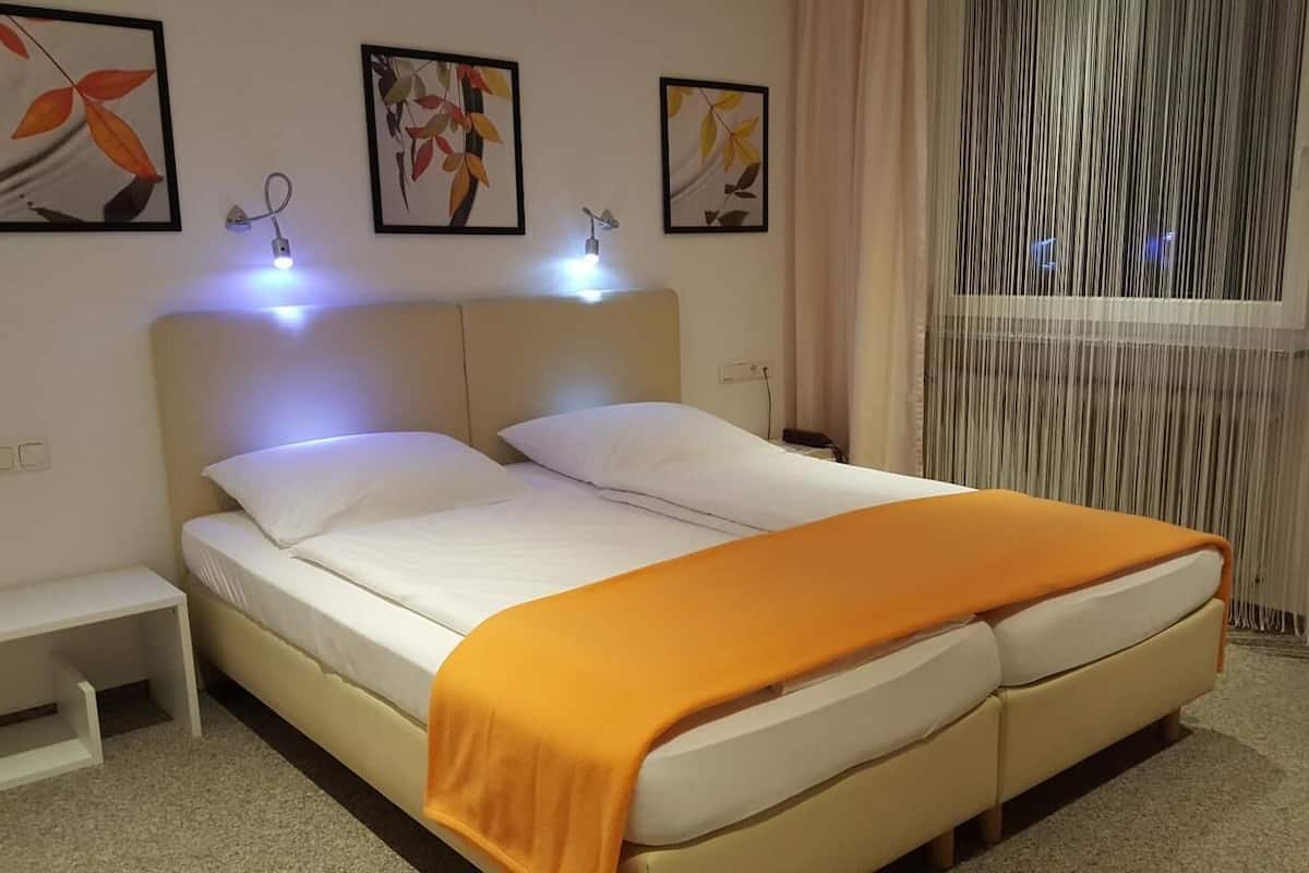 desk, free wifi, bed sheets