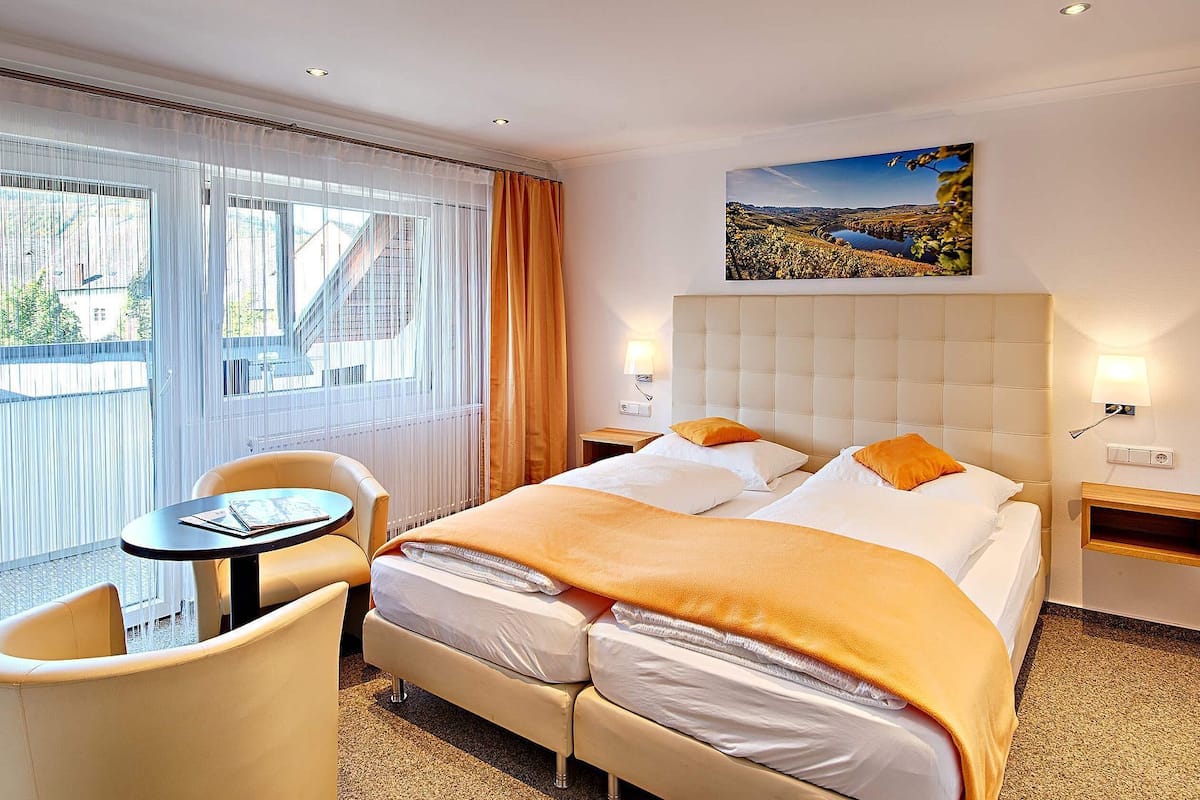 double room, non smoking | desk, free wifi, bed sheets