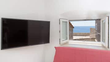 Comfort Apartment | Living area | Flat-screen TV
