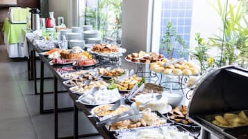 Bao gồm bữa sáng buffet hàng ngày