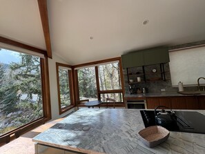 Fridge, oven, stovetop, coffee/tea maker - Grand Hyatt| Relaxing and Magically Comfortable Safe Haven with serene views of Gore Creek (Vail)