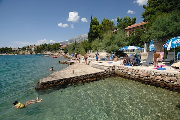 On the beach - Villa Vicko (Starigrad)