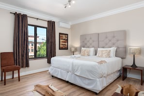 Comfort Apartment, 2 Bedrooms - Planet Africa 9 (Cape Town)