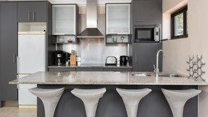 Leilighet – comfort, 2 soverom | Eget kjøkken | Kaffetrakter/tekoker, kjøleskap, mikrobølgeovn og ovn