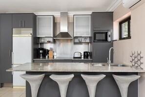 Comfort Apartment, 2 Bedrooms | Private kitchen - Planet Africa 9 (Cape Town)