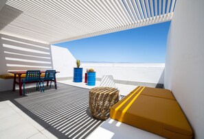 1 slaapkamer, een kluis op de kamer, een bureau