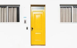 ดูเพล็กซ์, 2 ห้องนอน, ระเบียง (2 Adults and 2 Children) | 1 ห้องนอน, ตู้นิรภัยในห้องพัก, โต๊ะทำงาน, ผ้าม่านกันแสง