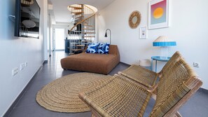 1 soverom, safe på rommet, skrivebord og blendingsgardiner