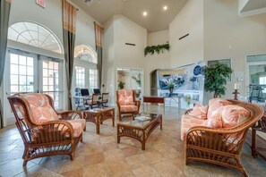 House | Living area | TV, DVD player, ping pong