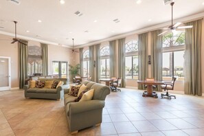 로비 좌석 공간