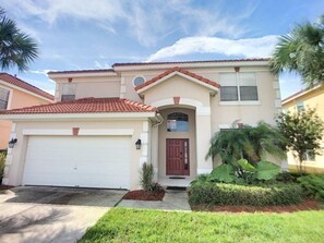 Front of property - 6 Br Pool and Spa Home in Aviana Resort (Davenport)