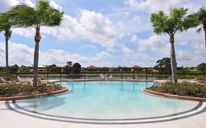 Kolam renang terbuka