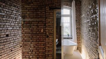 Apartment (2) | Badezimmer | Hausschuhe, Handtücher, Seife, Toilettenpapier