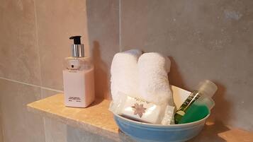 Deluxe Double or Twin Room, 1 Double or 2 Single Beds | Bathroom | Shower, free toiletries, hair dryer, slippers