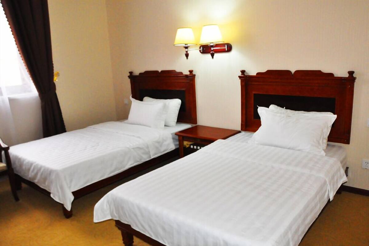 Standard Twin Room | In-room safe, desk, soundproofing, iron/ironing board (on request)