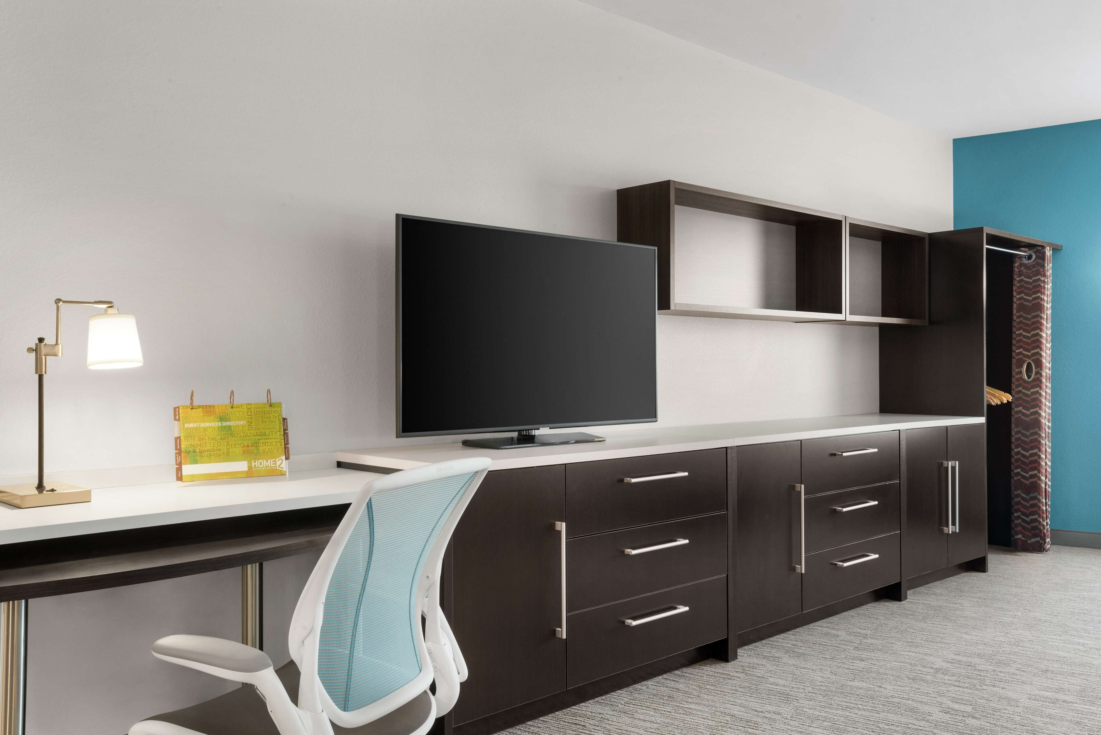 1 bedroom, hypo-allergenic bedding, down duvets, desk